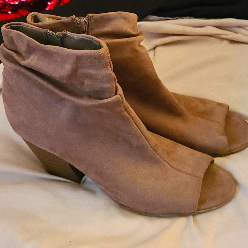 Open tooed healed boots